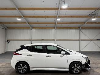 Schadeauto Nissan Leaf 40kWh 110kW Automaat Acenta 2020/9