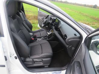 Toyota Yaris 1..5 Hybrid Automaat  30.000km Camera Navigatie lederenstoelen 2022-12 picture 26