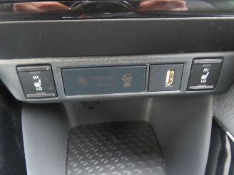 Toyota Yaris 1..5 Hybrid Automaat  30.000km Camera Navigatie lederenstoelen 2022-12 picture 17