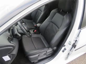 Toyota Yaris 1..5 Hybrid Automaat  30.000km Camera Navigatie lederenstoelen 2022-12 picture 19
