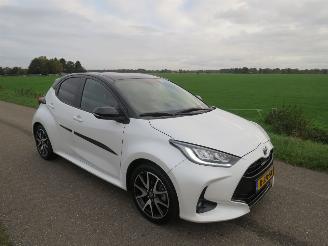 Toyota Yaris 1..5 Hybrid Automaat  30.000km Camera Navigatie lederenstoelen 2022-12 picture 21
