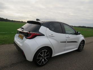 Toyota Yaris 1..5 Hybrid Automaat  30.000km Camera Navigatie lederenstoelen 2022-12 picture 32