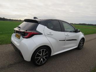  Toyota Yaris GERERVEERD 1..5 Hybrid Automaat  30.000km Camera Navigatie lederenstoelen 2022-12 2022/12
