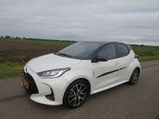 Toyota Yaris 1..5 Hybrid Automaat  30.000km Camera Navigatie lederenstoelen 2022-12 picture 20
