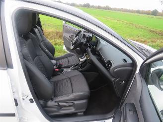 Toyota Yaris 1..5 Hybrid Automaat  30.000km Camera Navigatie lederenstoelen 2022-12 picture 30