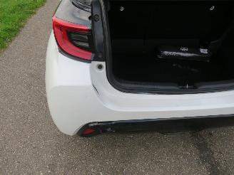 Toyota Yaris 1..5 Hybrid Automaat  30.000km Camera Navigatie lederenstoelen 2022-12 picture 15