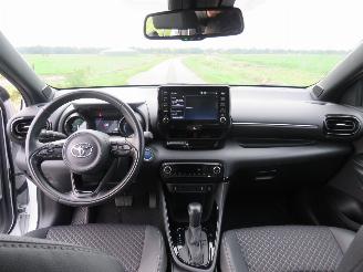 Toyota Yaris 1..5 Hybrid Automaat  30.000km Camera Navigatie lederenstoelen 2022-12 picture 28