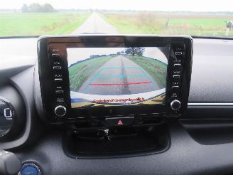 Toyota Yaris 1..5 Hybrid Automaat  30.000km Camera Navigatie lederenstoelen 2022-12 picture 6