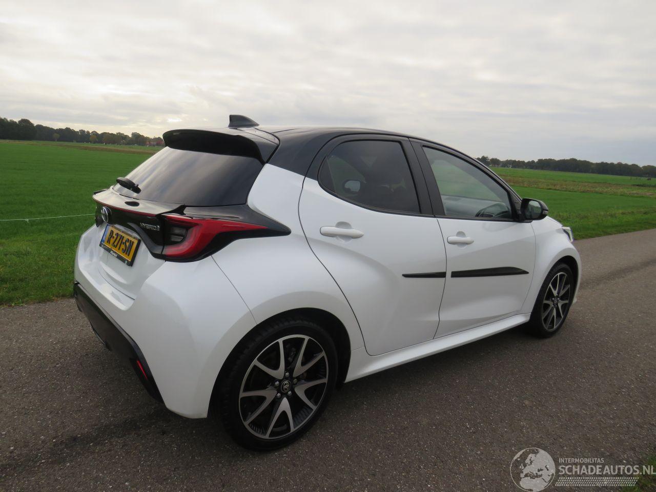 Toyota Yaris 1..5 Hybrid Automaat  30.000km Camera Navigatie lederenstoelen 2022-12