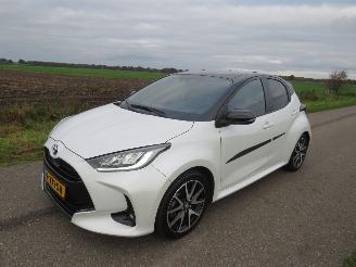 Toyota Yaris 1..5 Hybrid Automaat  30.000km Camera Navigatie lederenstoelen 2022-12 picture 11