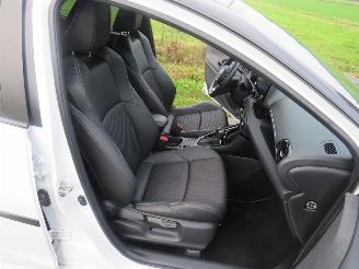 Toyota Yaris 1..5 Hybrid Automaat  30.000km Camera Navigatie lederenstoelen 2022-12 picture 4