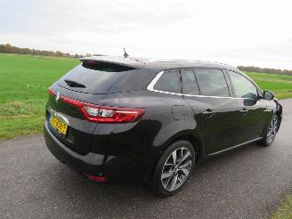Unfallwagen Renault Mégane 1.6 Dci 131pk Serie Signature Exclusive   Bose 2017 Camera Navigatie Clima  leer Stoelverwarming 2017/11
