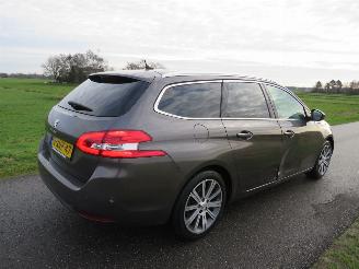 Voiture accidenté Peugeot 308 SW 1.2eTHP 131pk!!! Automaat Allure 178.000km nap Camera leer Navigatie Splinter nieuw 2014/9