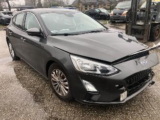 Schadeauto Ford Focus 1.0 ECO BOOST LINE BUSINESS 2019/4