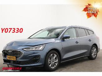 Damaged car Ford Focus 1.0 EcoBoost Hybrid Titanium LED Navi Clima Cruise PDC 2023/9