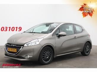 Damaged car Peugeot 208 1.4 VTi Allure Airco Cruise AHK 2012/8