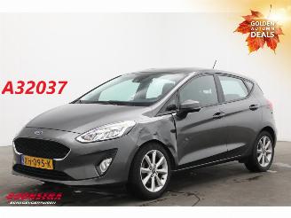 uszkodzony samochody osobowe Ford Fiesta 1.1 Trend 5-DRS Navi Airco Cruise PDC 2019/2