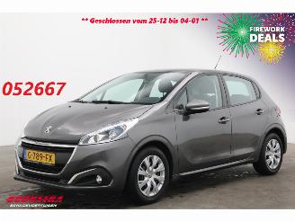 krockskadad bil auto Peugeot 208 1.2 PureT. Signature Navi Camera Carplay Airco Cruise 2019/7