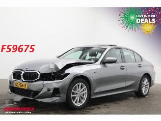 Schadeauto BMW 3-serie 330e Schuifdak 360° LED Cruise SHZ 4.216 km! 2025/8