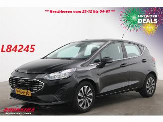 damaged passenger cars Ford Fiesta 1.0 EcoBoost Hybrid Titanium Navi Clima Cruise PDC 2022/4