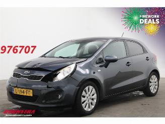 Coche accidentado Kia Rio 1.2 CVVT ComfortLine Clima Cruise SHZ LRHZ PDC 132.607 km! 2014/10