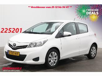 Unfallwagen Toyota Yaris 1.3 VVT-i Aspiration Navi Airco Cruise Camera 2014/6