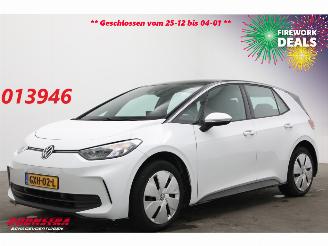 Vaurioauto  passenger cars Volkswagen ID.3 Pure Oranje Edition 52 kWh LED ACC Apple/Android LRHZ SHZ 2025/1