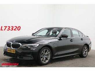 uszkodzony samochody osobowe BMW 3-serie 320e Business Edition Plus LED Leder Navi Clima Cruise SHZ PDC 2022/1