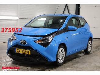 skadebil auto Toyota Aygo 1.0 VVT-i x-play Bluetooth Airco Cruise Camera 2019/4