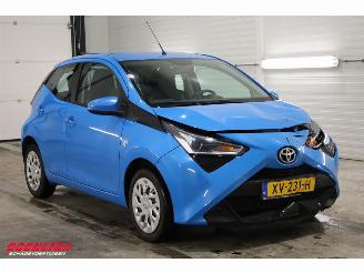 Toyota Aygo 1.0 VVT-i x-play Bluetooth Airco Cruise Camera picture 2