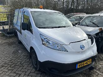 damaged commercial vehicles Nissan  e-NV 200 Business met vuilniswagentje met kiepbak 2019/10