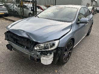 uszkodzony samochody osobowe Volvo S-60 2.0    ( Schuifdak,Leer )  108845 KM 2017/11