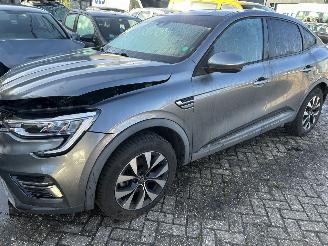 skadebil auto Renault Arkana 1.6  E-Tech Hybrid  Automaat 2022/10