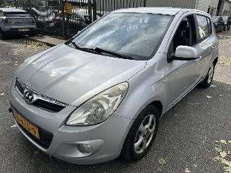 uszkodzony samochody osobowe Hyundai I-20 1.2   5 Drs 2010/1