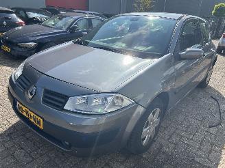 Vaurioauto  passenger cars Renault Mégane 1.6-16V   3 drs 2003/10
