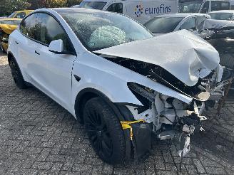 Tesla Model Y Standard Range RWD picture 5