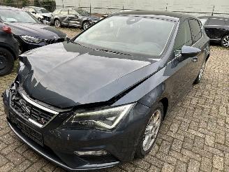 Schadeauto Seat Leon 2.0 TDI  Automaat FR uitvoerring  5 Drs Panoramadak 2019/2
