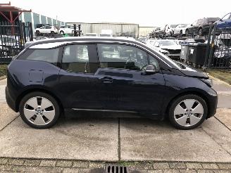 Vaurioauto  passenger cars BMW i3  2019/6