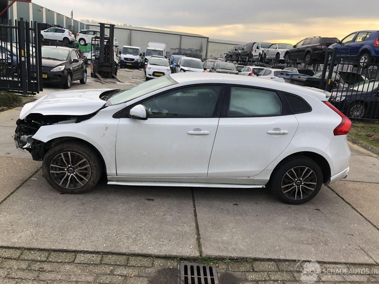 Volvo V-40 2.0i T2 Nordic+