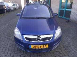 damaged Opel Zafira 2.2 COSMO 7 PERSOONS
