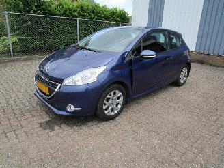 uszkodzony samochody osobowe Peugeot 208 Navi Airco Radio/CD 131.000 KM 2012/7