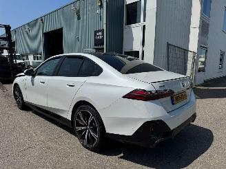 Voiture accidenté BMW 5-serie 550e xDrive 375 kw bj 2025 2025/2
