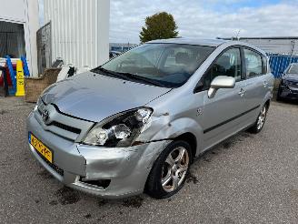 Schadeauto Toyota Corolla-verso 1.6 VVT-i Terra 2004/6