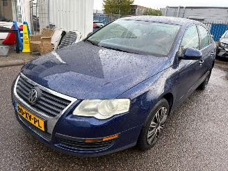 Schadeauto Volkswagen Passat 1.6 FSI Trendline 2007/10