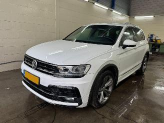 Schadeauto Volkswagen Tiguan 1.5 TSI ACT Highline Business R AUTOMAAT 2020/7