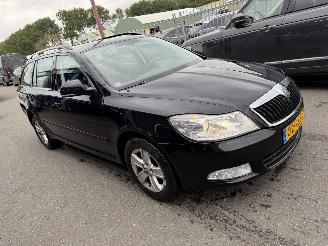 Coche accidentado Skoda Octavia 1.2 TSI 77KW DSG Navi Clima Business Line NAP 2011/6