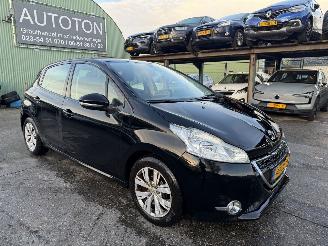 Schadeauto Peugeot 208 1.2 VTI 60KW Navi Airco 5-Drs Active NAP 2013/1