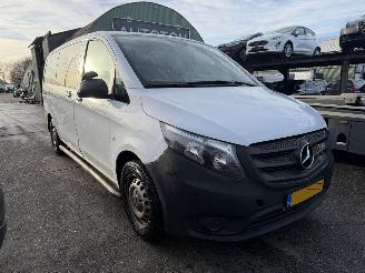 Schadeauto Mercedes Vito 116 CDI Autom. 120KW Tourer 9-Pers Clima Lang Pro 9-Pers NAP 2022/10