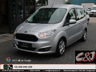 Vaurioauto  passenger cars Ford Tourneo Courier 1.0 EcoBoost 75kW Titanium airco cruise achterschade 2015/12