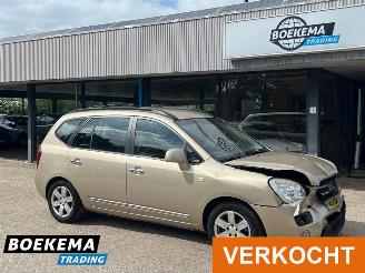 Vaurioauto  passenger cars Kia Carens 2.0 CVVT X-ecutive 7p. Aut. Navigatie Climate Cruise 2008/2